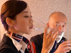 Tôi bị đồng nghiệp nam đánh thức vào giữa đêm khi đang đi công tác