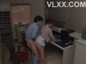 Cắm sừng với con bạn thân dễ dãi chung phòng