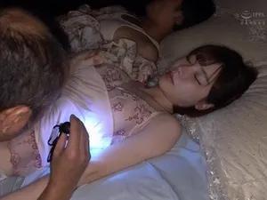 Tên tù vượt ngục và bà xã trẻ vietsub
